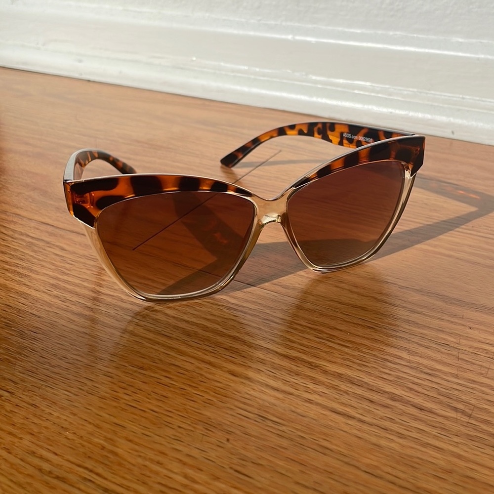 Cool retro leopard sunnies